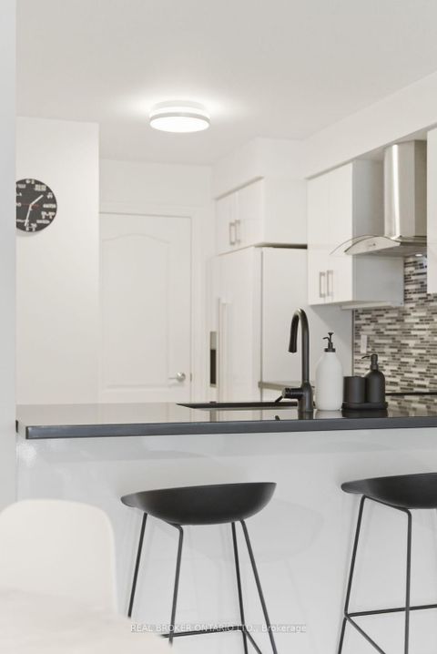 Photo 10 at 1112 - 2111 Lakeshore Boulevard W, Mimico, Toronto