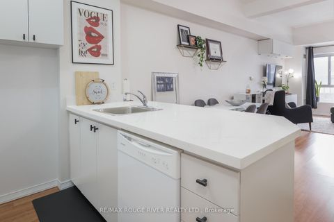 Photo 3 at 307 - 15 Maplewood Avenue, Cedarvale, Toronto