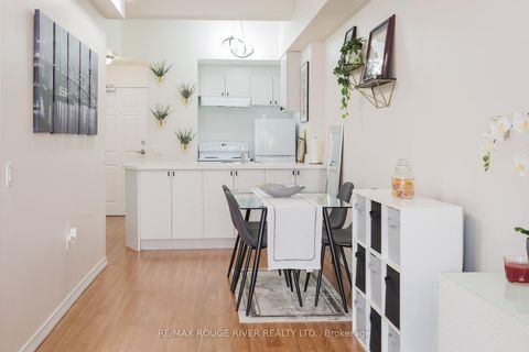Photo 4 at 307 - 15 Maplewood Avenue, Cedarvale, Toronto