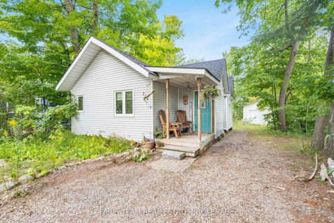 Photo 2 at 728 Hastings Avenue, Alcona, Innisfil