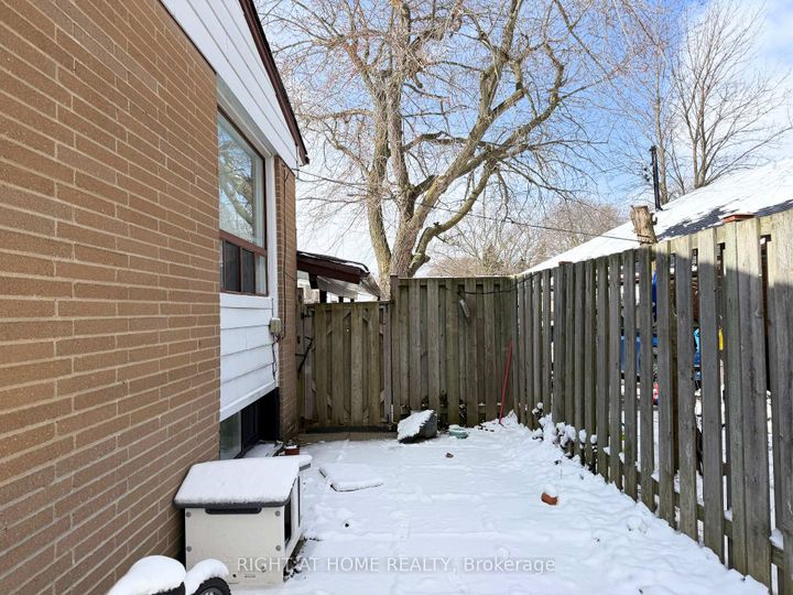 Photo 3 at 52 Bonnechere Crescent, Bendale, Toronto