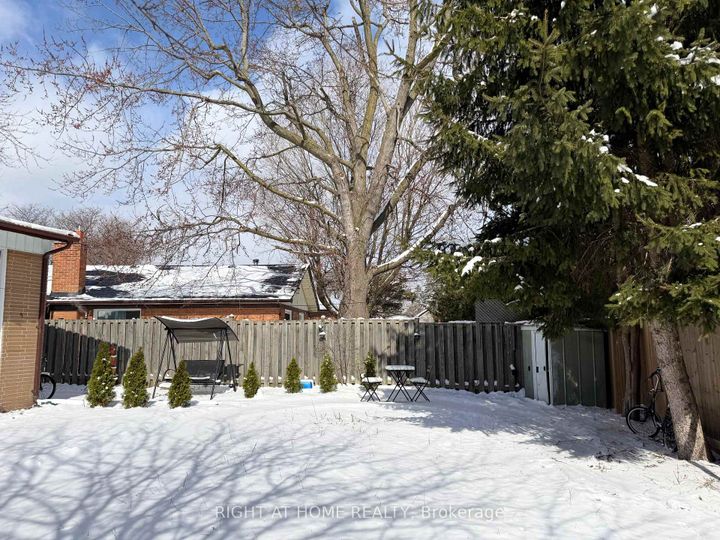 Photo 4 at 52 Bonnechere Crescent, Bendale, Toronto