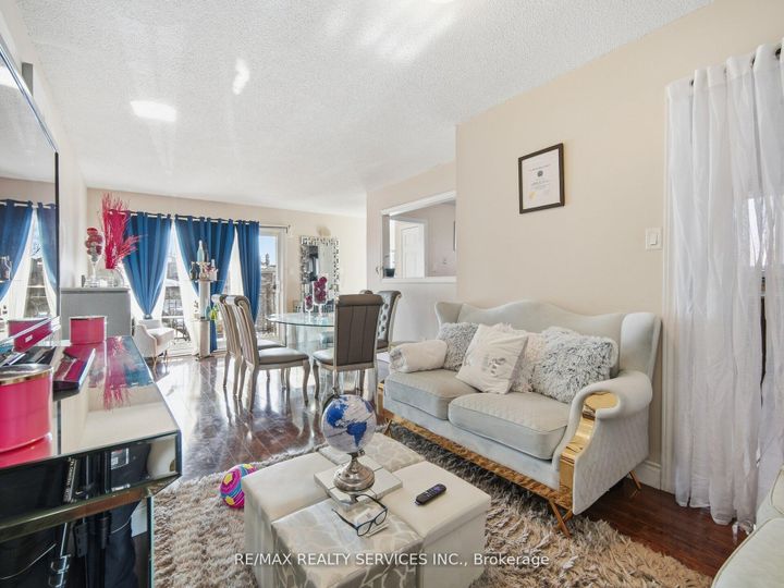 Photo 9 at 8 Deerpark Crescent, Brampton West, Brampton