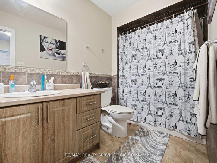 Photo 10 at 8 Deerpark Crescent, Brampton West, Brampton