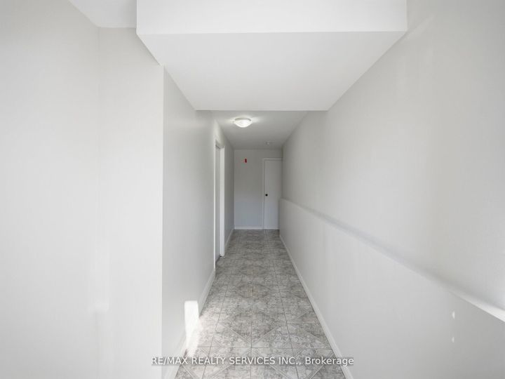 Photo 13 at 8 Deerpark Crescent, Brampton West, Brampton