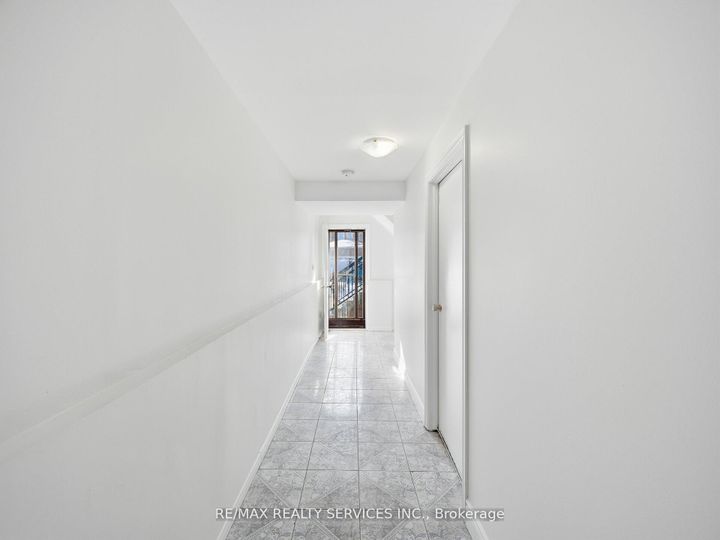 Photo 14 at 8 Deerpark Crescent, Brampton West, Brampton