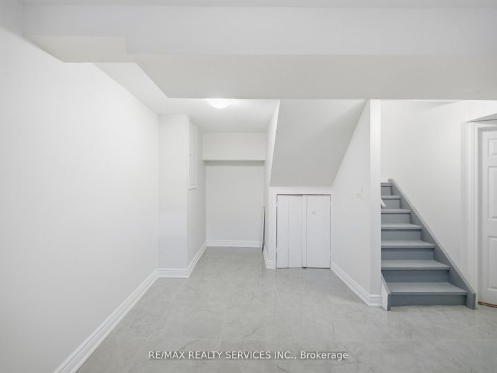 Photo 17 at 8 Deerpark Crescent, Brampton West, Brampton