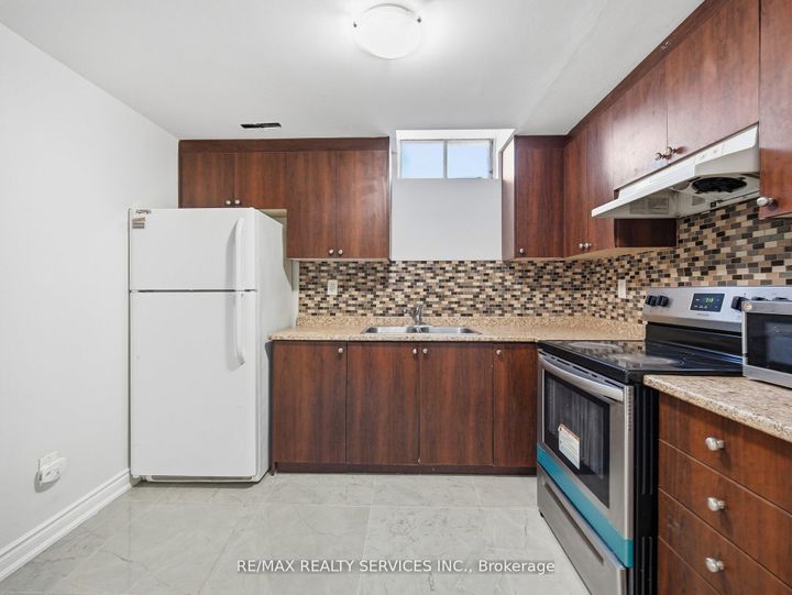 Photo 20 at 8 Deerpark Crescent, Brampton West, Brampton