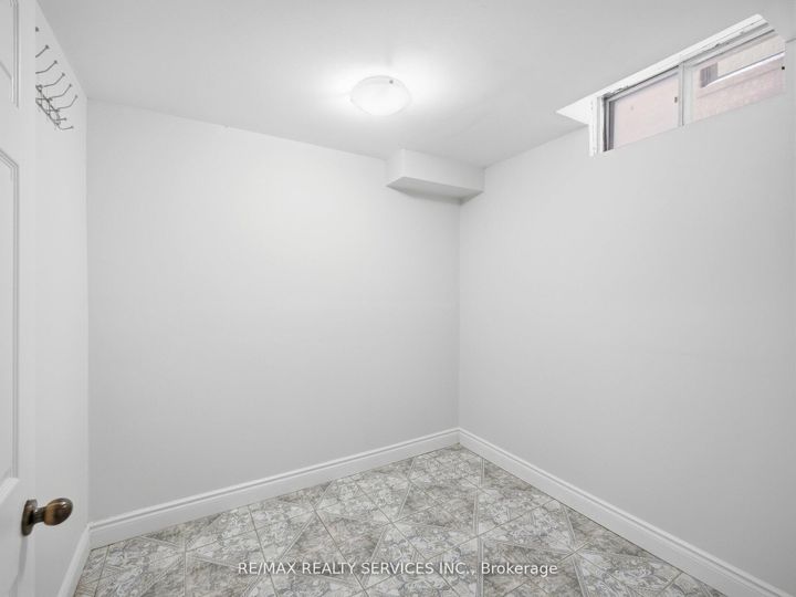 Photo 22 at 8 Deerpark Crescent, Brampton West, Brampton