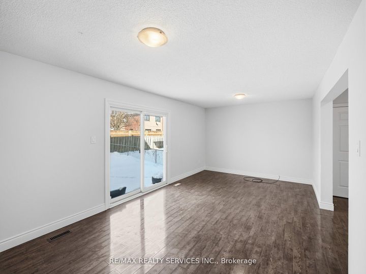 Photo 25 at 8 Deerpark Crescent, Brampton West, Brampton