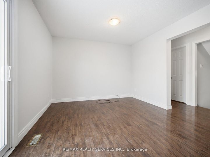 Photo 27 at 8 Deerpark Crescent, Brampton West, Brampton