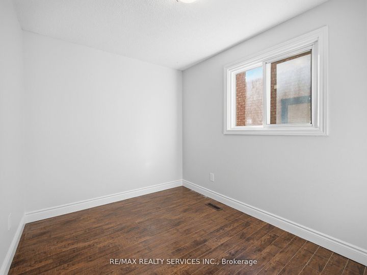 Photo 29 at 8 Deerpark Crescent, Brampton West, Brampton