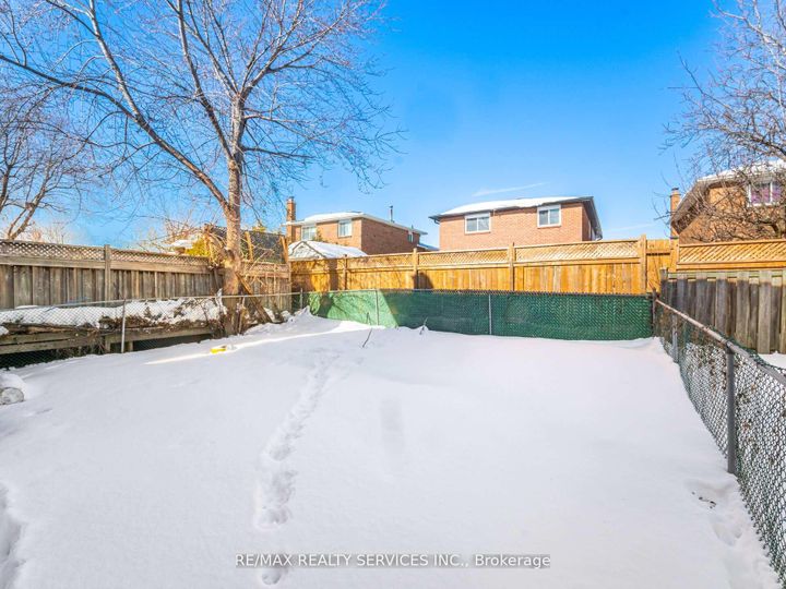 Photo 31 at 8 Deerpark Crescent, Brampton West, Brampton