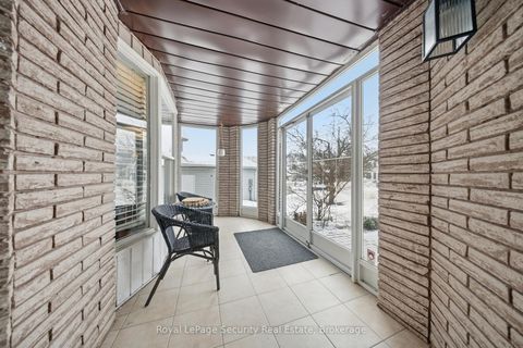 Photo 2 at 122 Browning Trail, Letitia Heights, Barrie