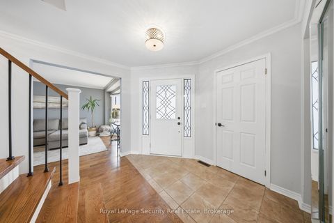 Photo 4 at 122 Browning Trail, Letitia Heights, Barrie