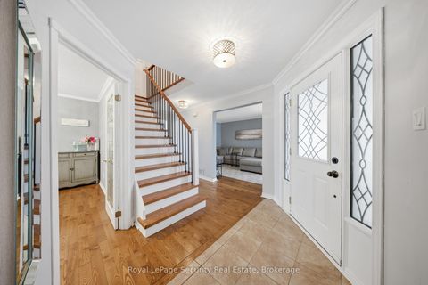 Photo 5 at 122 Browning Trail, Letitia Heights, Barrie