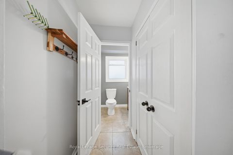 Photo 7 at 122 Browning Trail, Letitia Heights, Barrie