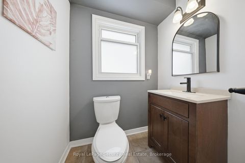 Photo 8 at 122 Browning Trail, Letitia Heights, Barrie