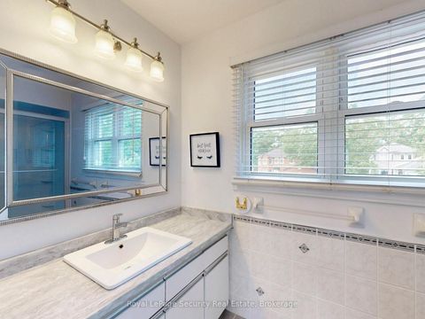 Photo 16 at 122 Browning Trail, Letitia Heights, Barrie