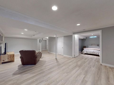 Photo 30 at 122 Browning Trail, Letitia Heights, Barrie