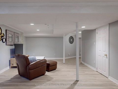 Photo 32 at 122 Browning Trail, Letitia Heights, Barrie