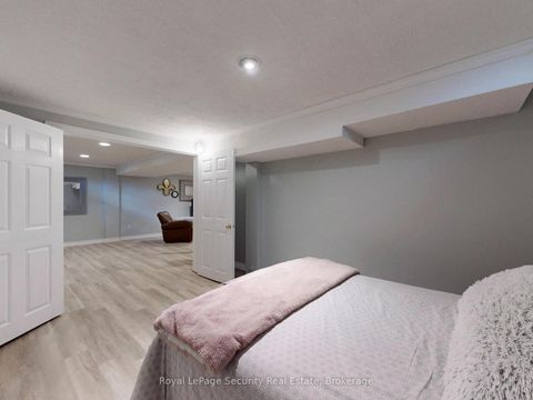 Photo 34 at 122 Browning Trail, Letitia Heights, Barrie