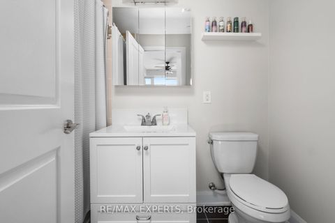 Photo 7 at 420 - 4700 Highway 7, East Woodbridge, Vaughan