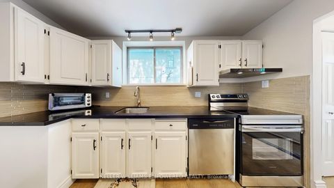 Photo 11 at 30 Paperbirch Drive, Don Mills, Toronto