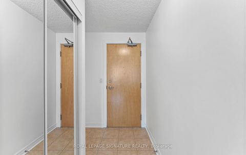 Photo 4 at 1411 - 212 Eglinton Avenue E, Mount Pleasant West, Toronto