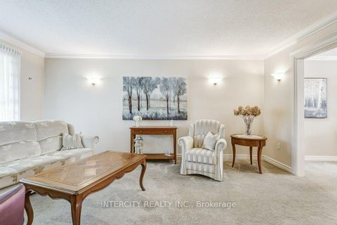 Photo 5 at 21 Marylebone Crescent, Oak Ridges Lake Wilcox, Richmond Hill