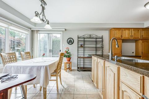 Photo 11 at 21 Marylebone Crescent, Oak Ridges Lake Wilcox, Richmond Hill