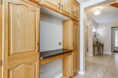 Photo 17 at 21 Marylebone Crescent, Oak Ridges Lake Wilcox, Richmond Hill