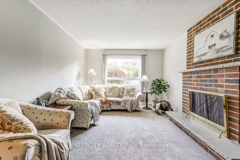 Photo 18 at 21 Marylebone Crescent, Oak Ridges Lake Wilcox, Richmond Hill
