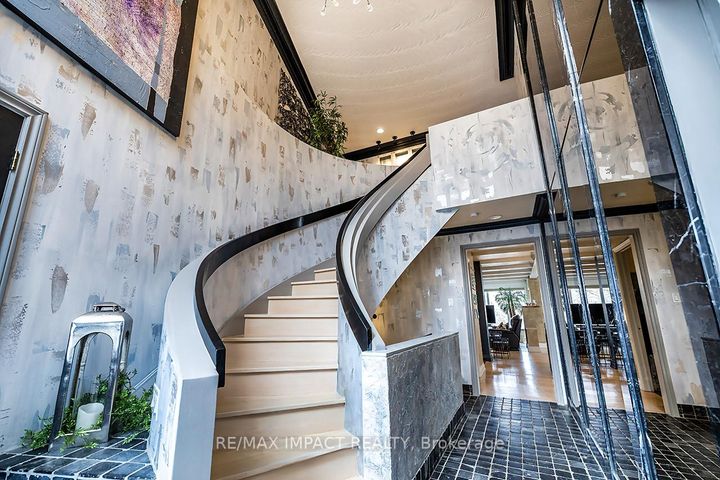 Photo 3 at 1410 Manitou Drive, Samac, Oshawa