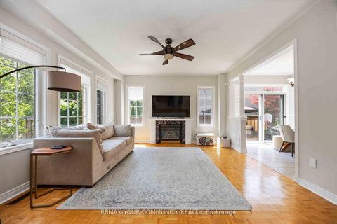 Photo 4 at 57 Turning Leaf Drive, Sonoma Heights, Vaughan