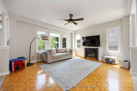 Photo 5 at 57 Turning Leaf Drive, Sonoma Heights, Vaughan