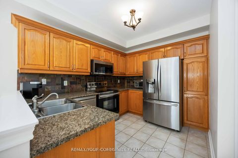 Photo 6 at 57 Turning Leaf Drive, Sonoma Heights, Vaughan