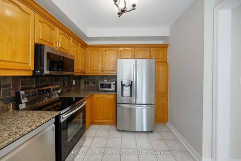 Photo 7 at 57 Turning Leaf Drive, Sonoma Heights, Vaughan