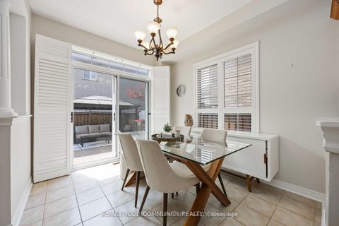 Photo 9 at 57 Turning Leaf Drive, Sonoma Heights, Vaughan