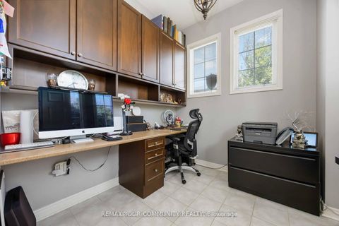 Photo 11 at 57 Turning Leaf Drive, Sonoma Heights, Vaughan