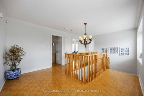 Photo 12 at 57 Turning Leaf Drive, Sonoma Heights, Vaughan