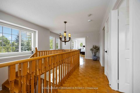 Photo 13 at 57 Turning Leaf Drive, Sonoma Heights, Vaughan