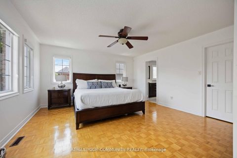 Photo 14 at 57 Turning Leaf Drive, Sonoma Heights, Vaughan