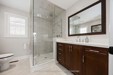 Photo 16 at 57 Turning Leaf Drive, Sonoma Heights, Vaughan