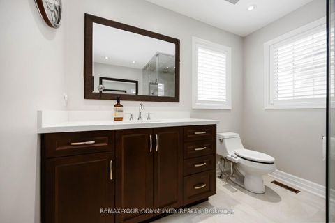 Photo 17 at 57 Turning Leaf Drive, Sonoma Heights, Vaughan