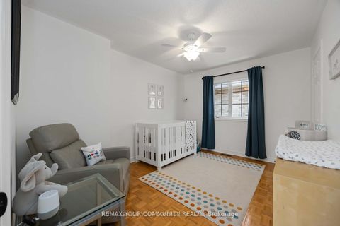 Photo 18 at 57 Turning Leaf Drive, Sonoma Heights, Vaughan