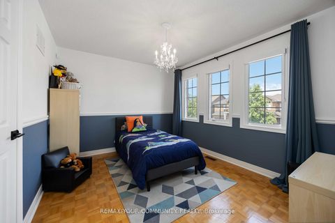 Photo 19 at 57 Turning Leaf Drive, Sonoma Heights, Vaughan