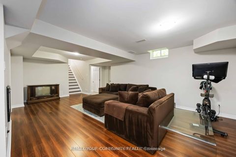 Photo 24 at 57 Turning Leaf Drive, Sonoma Heights, Vaughan