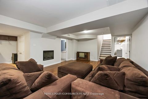 Photo 25 at 57 Turning Leaf Drive, Sonoma Heights, Vaughan