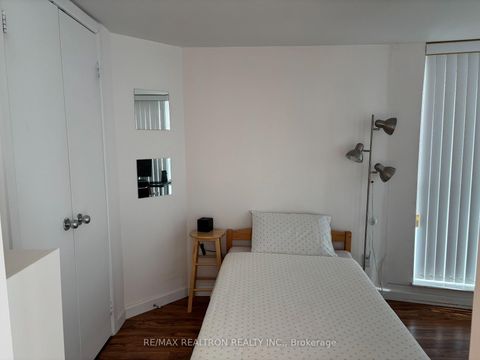 Photo 16 at 3011 - 8 Park Road, Moore Park, Toronto